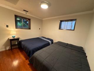 Airport & BC Place Retreat - Spacious Rooms - Free Parking - 3