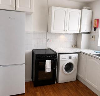 Bright & Beautiful 3BR House with Garden - 4