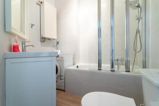 Pod Mewą - komfortowy apartament przy deptaku, 2 sypialnie, blisko plaży by Grand Apartments - 8