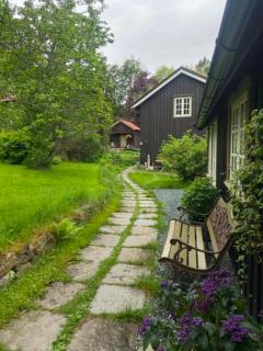 Lite hus i hagen - 1