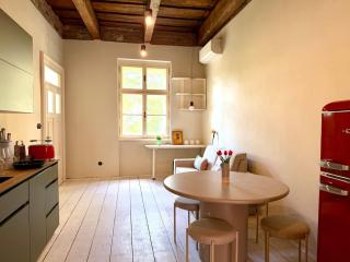 Designer Gem in Vinohrady - 1 min to Metro - 4 px - 9