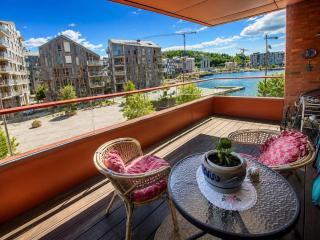 The Glacial View - Sleek Waterfront 1-Bed - OP33 - 7