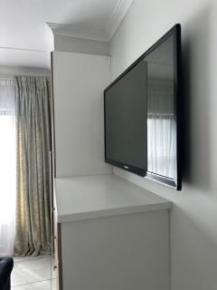 2 Bedroom The Blyde Crystal Lagoon Luxe - 5