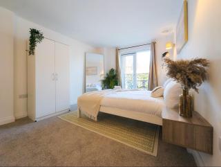 Stylish 2Bedroom Apartment En-Suite & Pool Table - 4