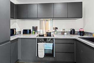 Luxury City Retreat - sleeps 6 with Games, Netflix & Record Player - 2