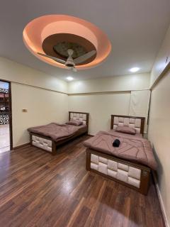 KHI -Hameeda Heights Luxury 4BR-Spacious Family Haven - 2