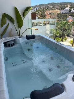 Beach Walk Luxury Suites - 8