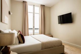 Arc de Triomphe Luxury 3 Bed 3,5 Bath - 9