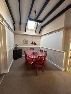 Holiday Cottage - 4 bedrooms - 8