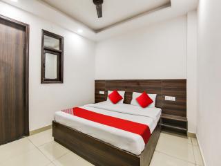Hotel O Apple Guest House - 1