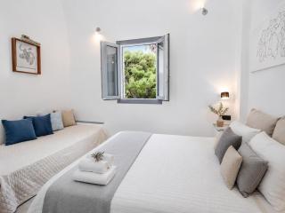 Nest & Rest Perissa - 1