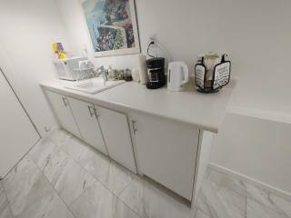 Quiet Ocean View BnB Retreat within Forested Area, Near Parks & Ferry, Open Concept, Loft Style Studio - 9