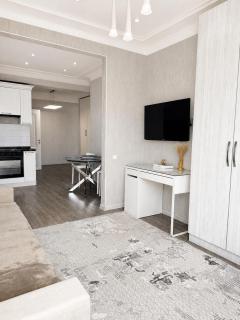 2-Room Apartment in the City Center with Free Luggage Storage & Mountain View - 4