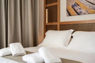 Elysian Beachfront Luxury Suite with Jacuzzi - Sea & City View - ADULTS ONLY - 5