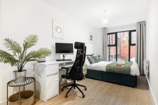 Huge Digbeth Apt Sleeps 8 5bed Free Parking. - 1