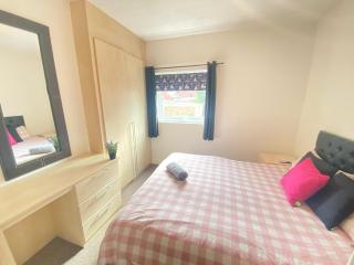 4 Bedroom House For Corporate Stays in Kettering - 2