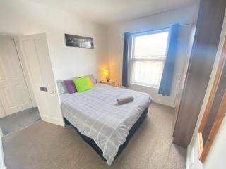 4 Bedroom House For Corporate Stays in Kettering - 0