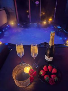 Suite AdawaSPA - Sauna, Hammam et SPA privatifs - 4