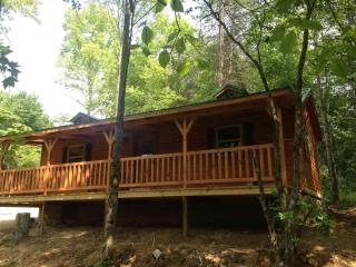 Settlers Roost at Avenwood Cabins - 9