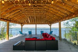 Lakefront Retreat with Gazebo Fire Table & Fishing - 0