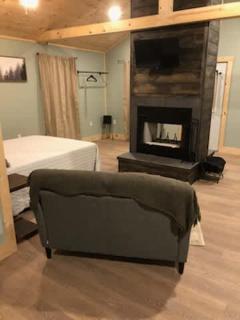 Firefly Landing at Avenwood Cabins - 8