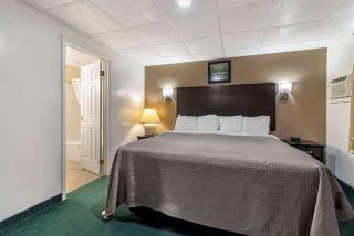 Blue Line Inn Lake George - 1