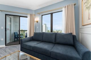 Couples Getaway King Balcony Studio Near Universal - 6