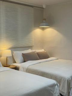3 Min to Yeongdeungpo Market Station, Sleeps 8, Near Yeouido, Hongdae & The Hyundai - 1
