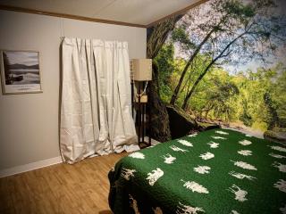 Peaceful 5-Acre Family Retreat with King Bed - 5