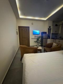 Palm 301 - Cool Summers Studio Apartment, E11 - 4