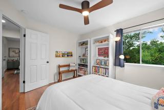 Artist Retreat on the Creek Hot Tub Sleeps 10 - 3