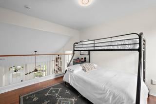 Artist Retreat on the Creek Hot Tub Sleeps 10 - 1