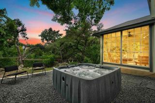 Artist Retreat on the Creek Hot Tub Sleeps 10 - 9