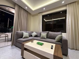 201 JRE apartment with stunning boulevar - 8