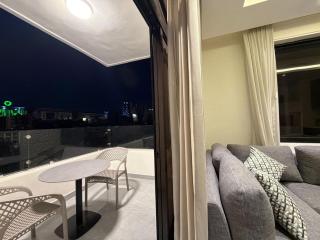 201 JRE apartment with stunning boulevar - 6