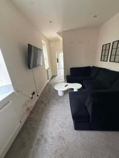 Central Cardiff Apartment - 3
