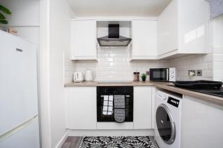 Stylish 2BR Jesmond Stay - Near Metro & FREE Parking! - 7