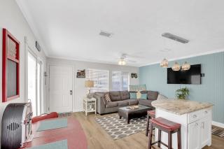 Bristol Breeze - Pet Friendly 2-minute walk to beach Ground-Floo - 2