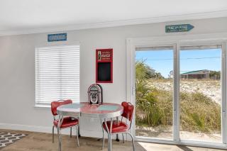 Bristol Breeze - Pet Friendly 2-minute walk to beach Ground-Floo - 1