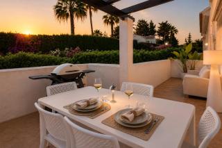 Ivy Pool Nueva Andalucia Bbq - 5