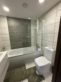 Stylish Flat Near NEC - Sleeps 4 - Parking - 0