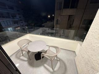 204 JRE apartment with stunning boulevard veiw - 8