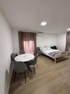Sea Front Apartments Dobra Voda - 5