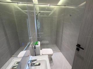 205 JRE apartment with stunning boulevard veiw - 4