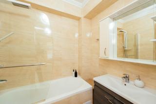 Green 2BR Stay Near the Park - 6