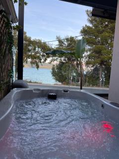 KLA Luxury Private Villa with Pool & Jacuzzi by Project 86 IKE - 7
