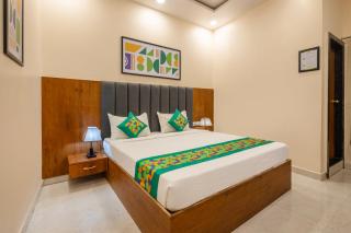 Treebo Ayodhya Grand - 0