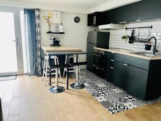 Grand studio moderne à 1,6km du marché - 2