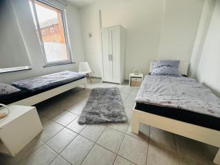 Loft im Fabrikstil mit 2 eigenen Schlafzimmern mit Wlan und Parkplatz - 1
