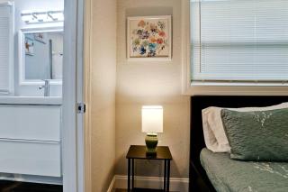 5 min drive to AMI, Hot Tub, Free Heated Pool, Near IMG, Fire Pit, Full Kitchen - 6